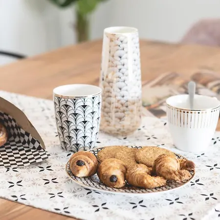 Bravissimo Placa De La Independencia, Morning Sun *