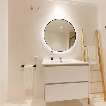 Bravissimo Plaça De La Independència, Morning Sun *