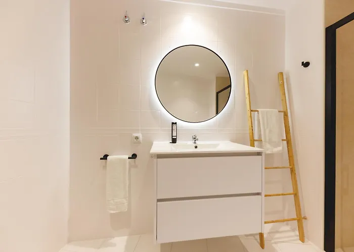 Bravissimo Plaça De La Independència, Morning Sun *