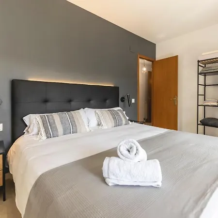 Bravissimo Placa De La Independencia, Morning Sun