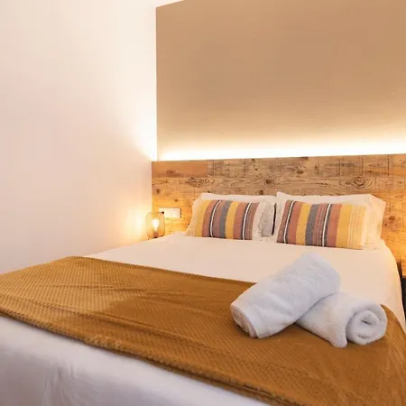 Bravissimo Placa De La Independencia, Morning Sun