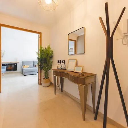 Bravissimo Placa De La Independencia, Morning Sun * 赫罗纳