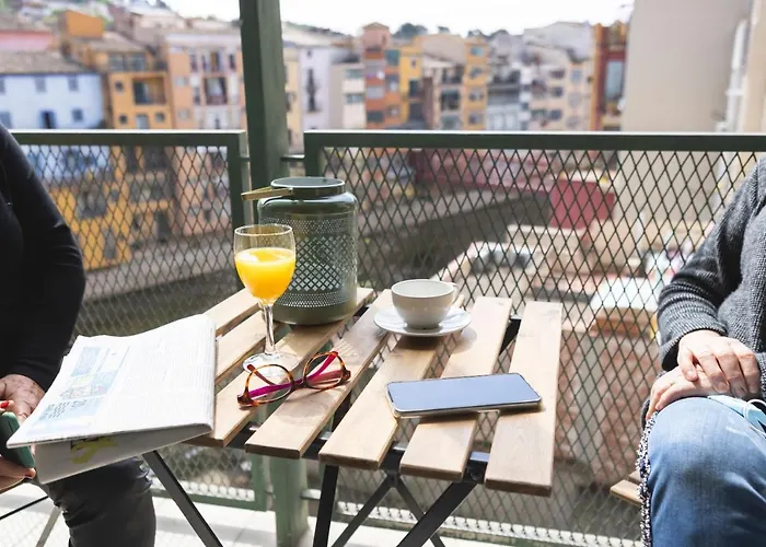 Bravissimo Placa De La Independencia, Morning Sun *