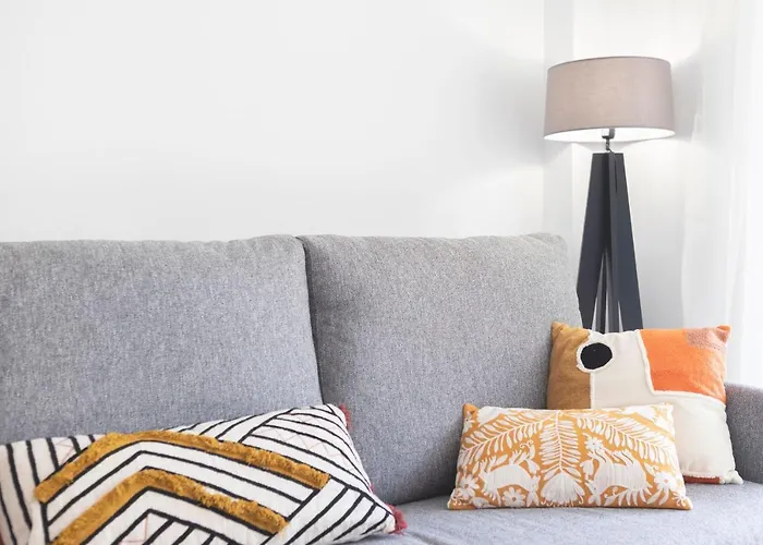 Bravissimo Placa De La Independencia, Morning Sun