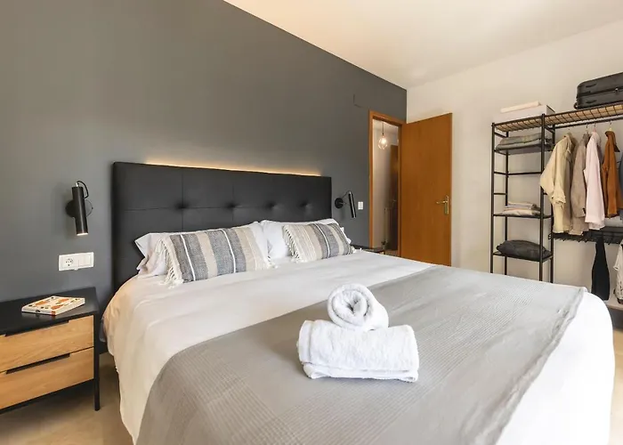 Bravissimo Placa De La Independencia, Morning Sun