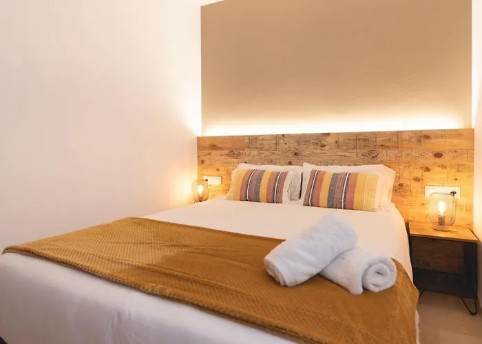 Bravissimo Placa De La Independencia, Morning Sun