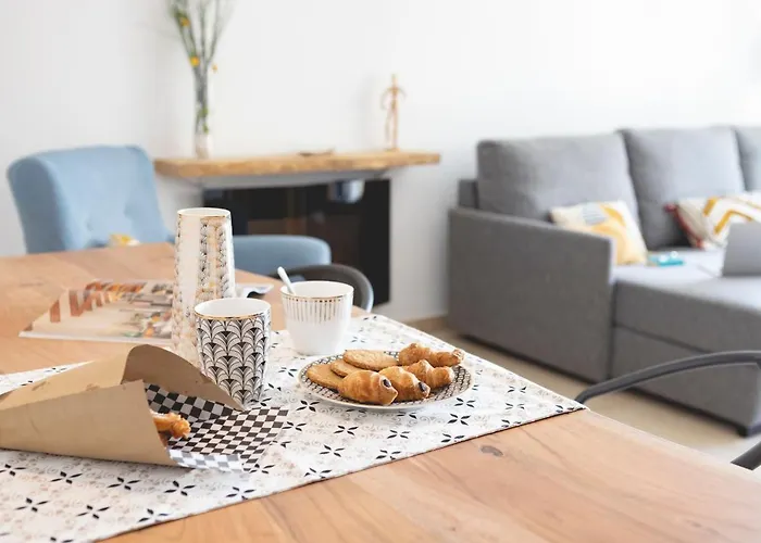 Bravissimo Placa De La Independencia, Morning Sun * Gerona