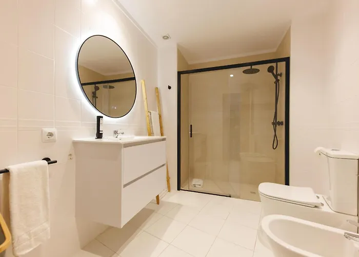 Bravissimo Placa De La Independencia, Morning Sun * Gerona